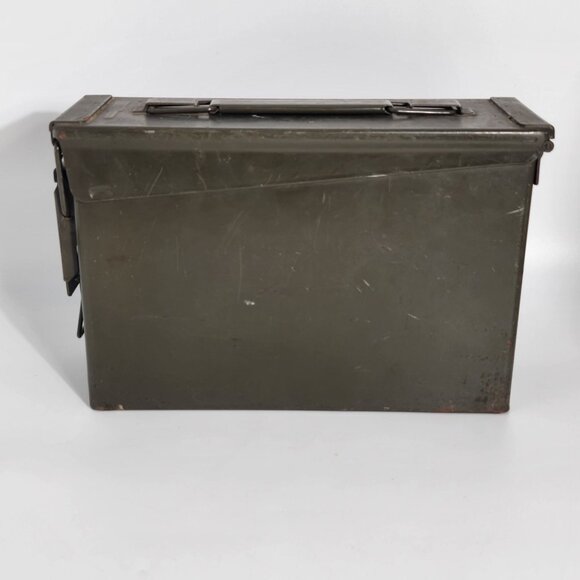 Vintage Green Metal Ammo Storage Box With Handle & Latch Closure - Picture 3 of 10